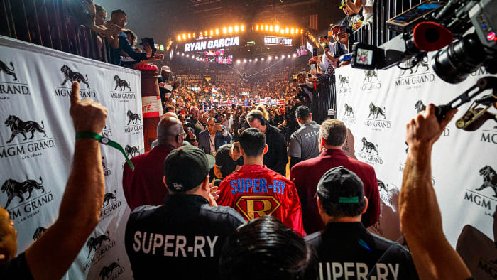 Garcia's quick dismissal of Duno drew a crowd to Vegas.